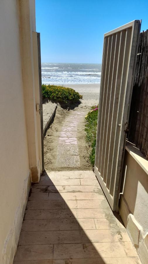 Casina Sulla Sabbia Appartement Torvaianica Buitenkant foto