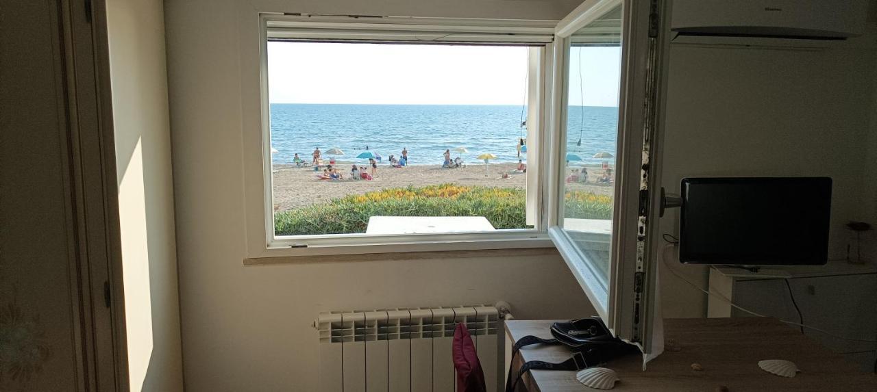 Casina Sulla Sabbia Appartement Torvaianica Buitenkant foto